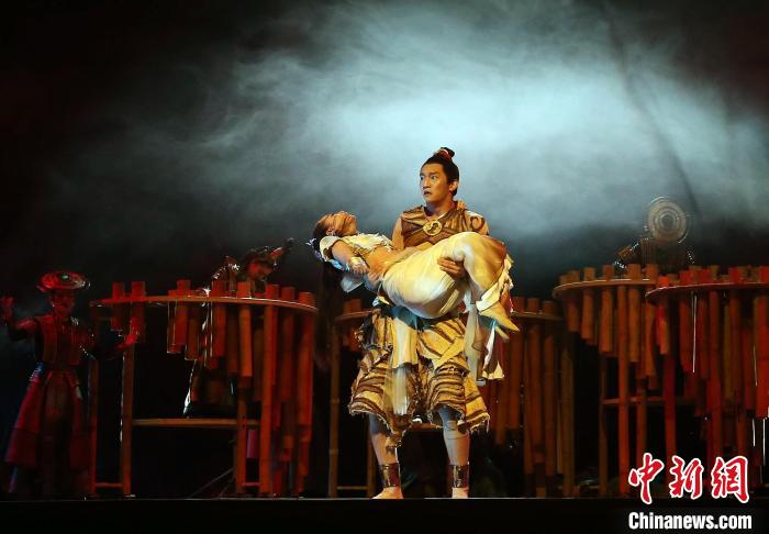 圖為《花腰竹女》演出劇照?！↑S興鴻 攝