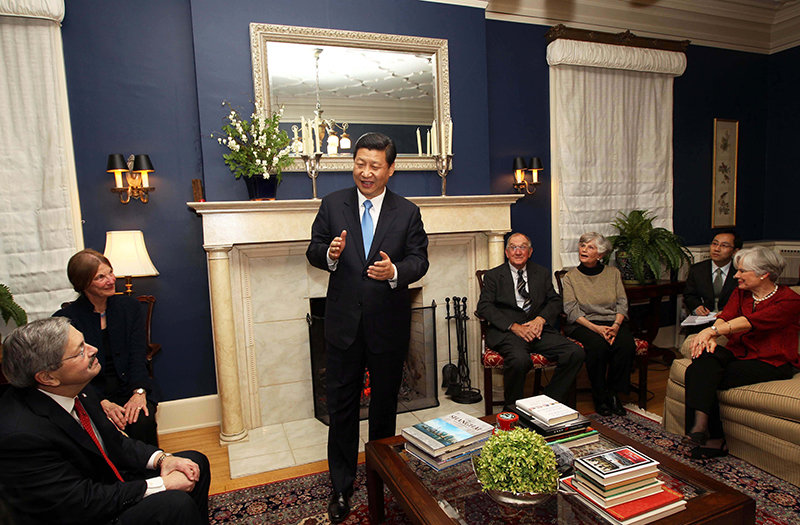 習(xí)近平2012年訪美時與老朋友敘舊場景。