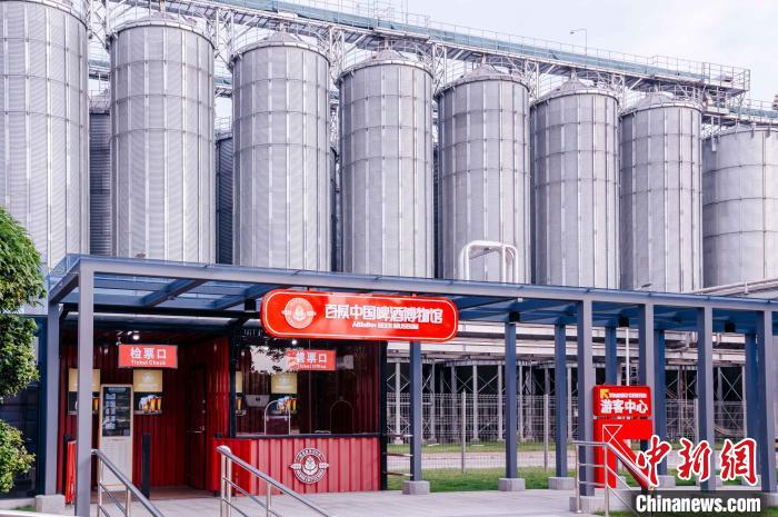 圖為基地原料立倉?！±钅宪?攝