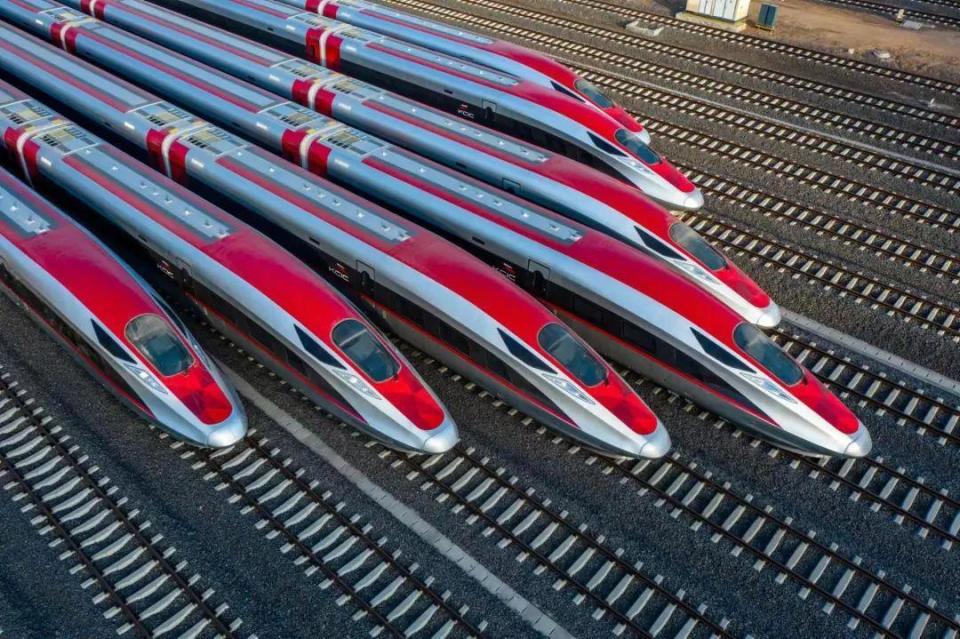 ?雅萬(wàn)高鐵動(dòng)車組。中國(guó)中車供圖。