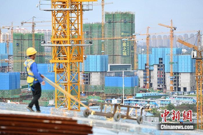 資料圖：一在建樓盤工地工人正在忙碌。 <a target='_blank' href='/'>中新社</a>記者 張浪 攝