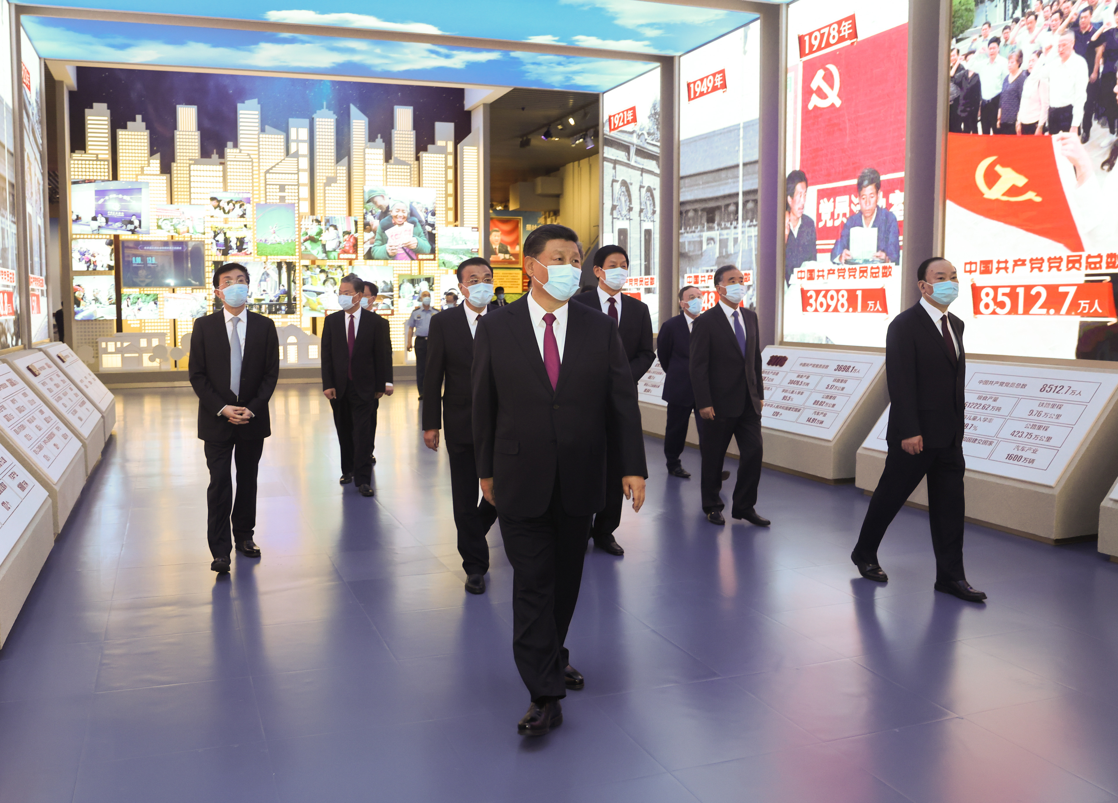 2021年6月18日，習(xí)近平總書記前往中國共產(chǎn)黨歷史展覽館，參觀“‘不忘初心、牢記使命’中國共產(chǎn)黨歷史展覽”。來源：新華社.jpg?x-oss-process=style/w10