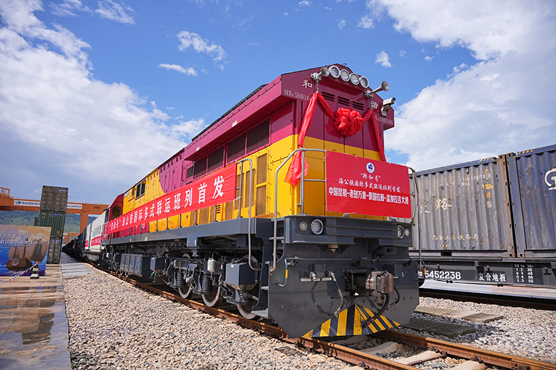 “鄭和號(hào)”海公鐵國(guó)際多式聯(lián)運(yùn)班列首發(fā)。騰俊國(guó)際陸港供圖