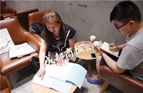 母親自編“教材” 將兩個孩子送進名校