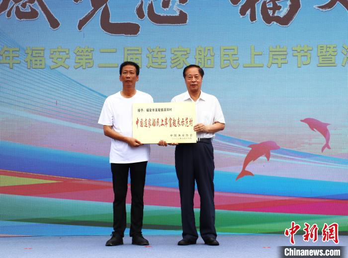 溪邳村獲“中國(guó)連家船民上岸富起來示范村”榮譽(yù)稱號(hào)?！×珠派?攝
