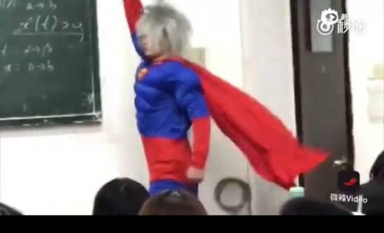 殺馬特闖入大學直播大鬧課堂 涉事3人被拘罰款