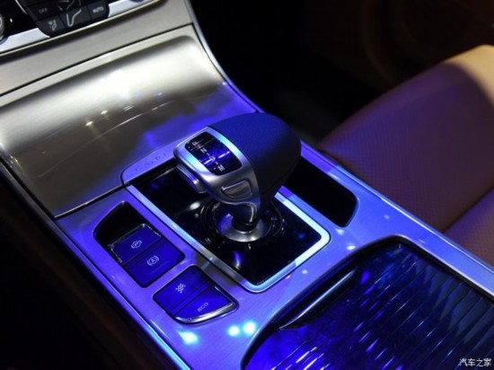 陸風(fēng)汽車 陸風(fēng)榮曜 2020款 1.5GTDI 自動(dòng)智·曜