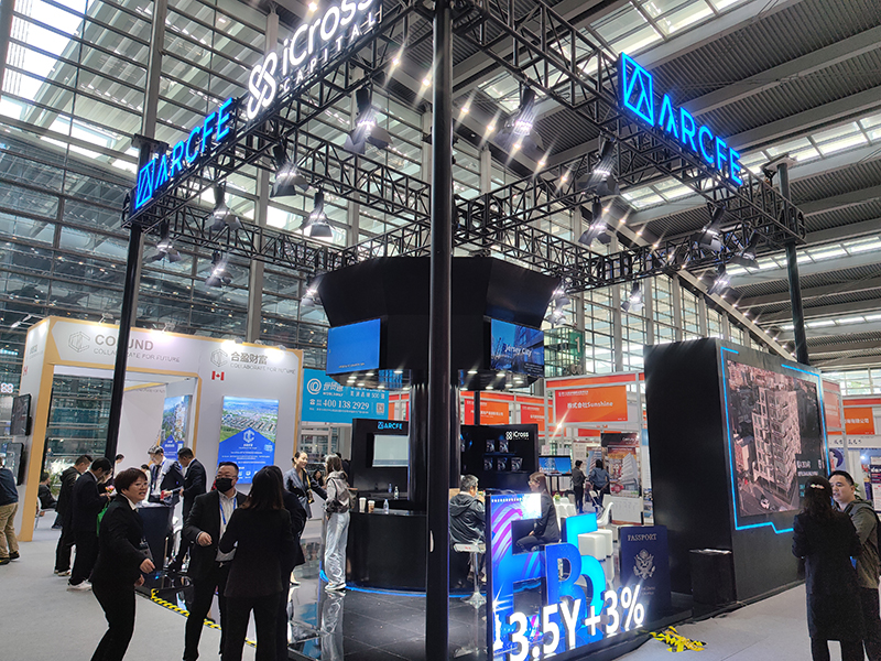 2023年12月16日，第十七屆深圳國際金融博覽會(huì)在深圳會(huì)展中心開幕，近300家金融機(jī)構(gòu)和企業(yè)攜手多款金融產(chǎn)品集中亮相。