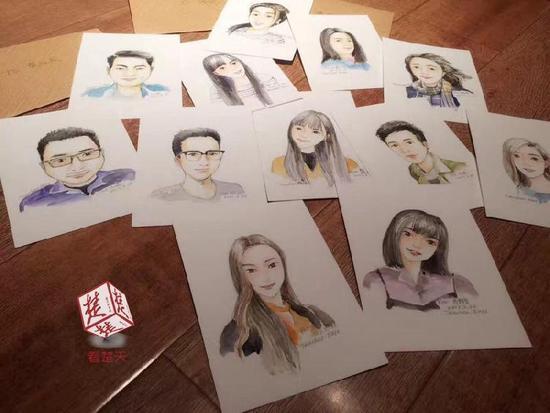 像不像?大學(xué)老師為全班畢業(yè)生畫肖像 像不像?大學(xué)老師為全班畢業(yè)生畫肖像