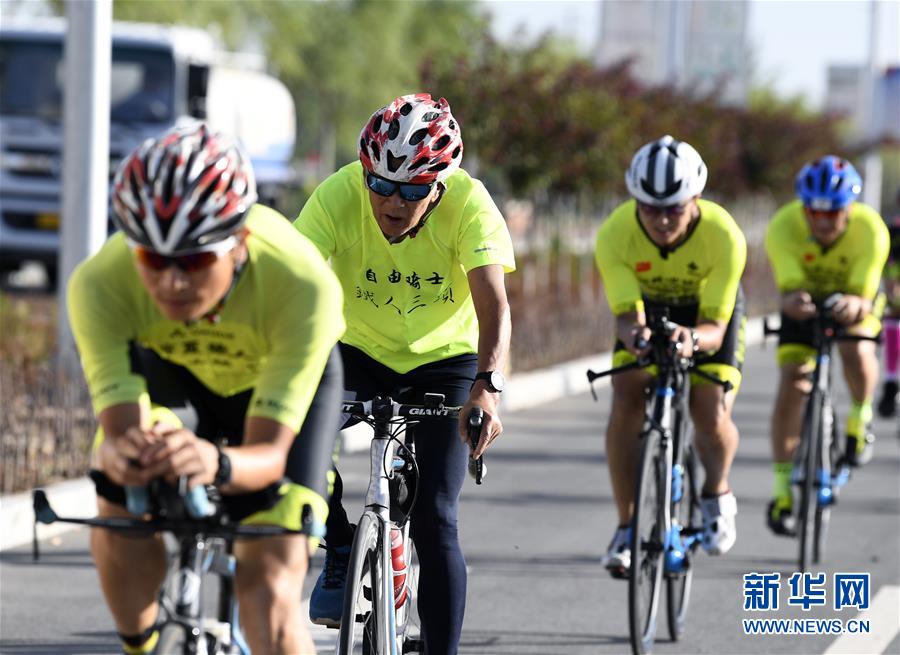 （體育·專(zhuān)題）（14）全民健身——健身“大咖”：年過(guò)古稀 步履不停