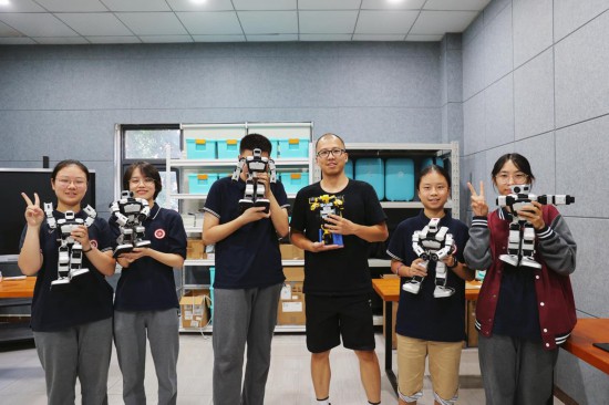 重慶八中科學(xué)城中學(xué)?？苿?chuàng)社團(tuán)。