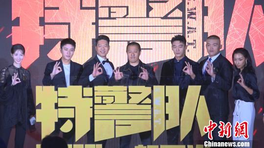 由導(dǎo)演丁晟所帶來(lái)的《特警隊(duì)》集結(jié)了凌瀟肅、賈乃亮、金晨等實(shí)力派演員?！】涤裾?攝